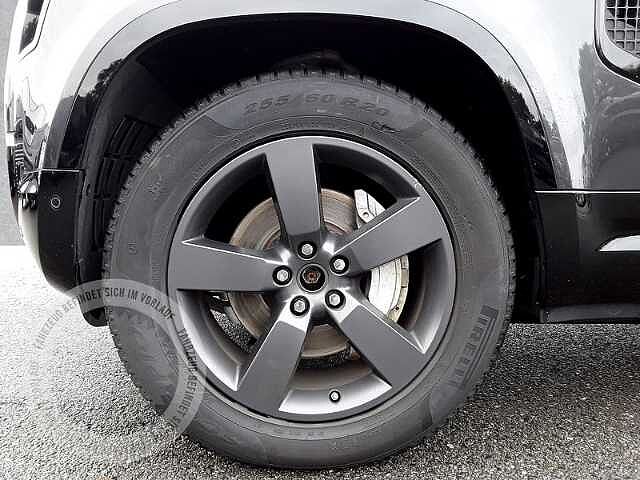 Land Rover Defender 110 Dynamic SE