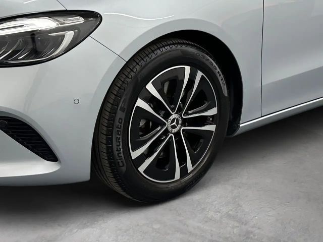 Mercedes-Benz B 220 B 220 d Sedan