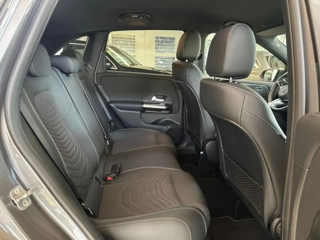 Mercedes-Benz B 200 Progressive Sedan