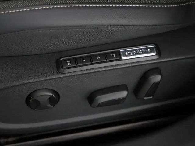 Volkswagen Golf 1.5 eTSI DSG Golf VIII IQ.Drive