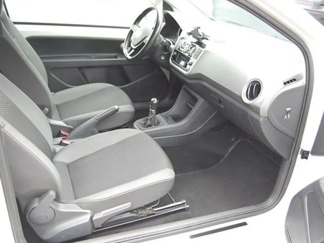 Volkswagen up! Active