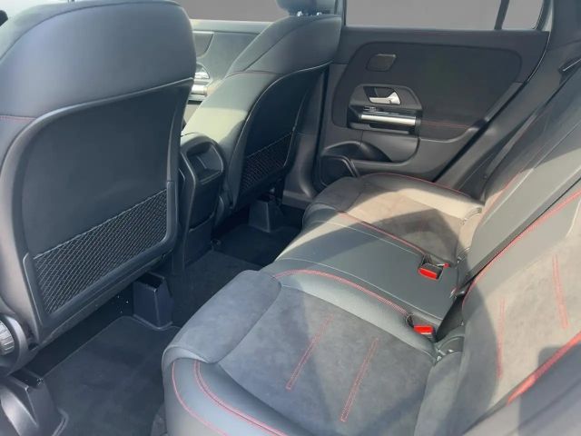 Mercedes-Benz GLA 200 4MATIC AMG Line GLA 200 d