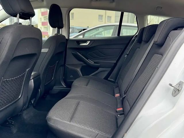 Ford Focus Cool & Connect