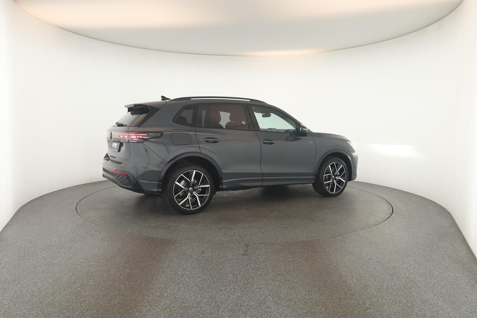 Volkswagen Tiguan 2.0 TSI DSG IQ.Drive R-Line