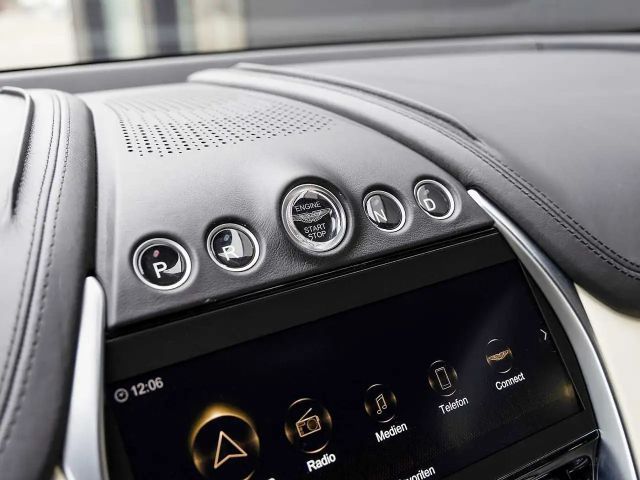 Aston Martin DBX - Magnetic Silver -