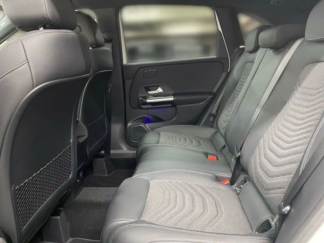 Mercedes-Benz B 200 Progressive Sedan