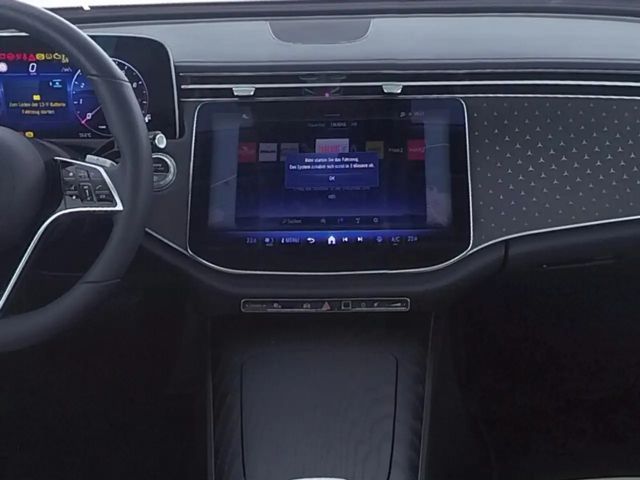 Mercedes-Benz E 200 AVANTGARDE Sedan