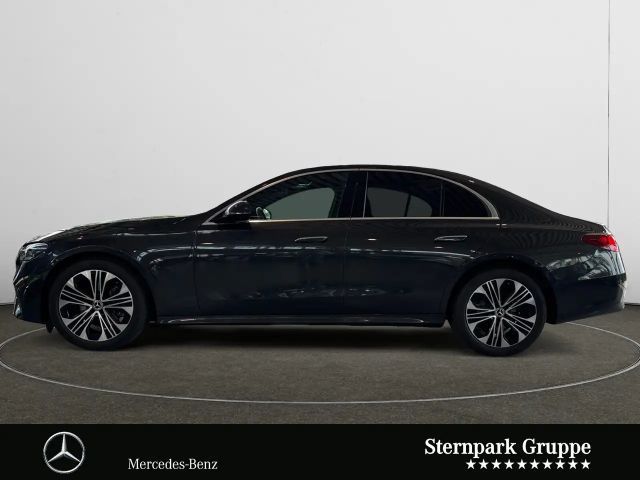 Mercedes-Benz E 200 Sedan