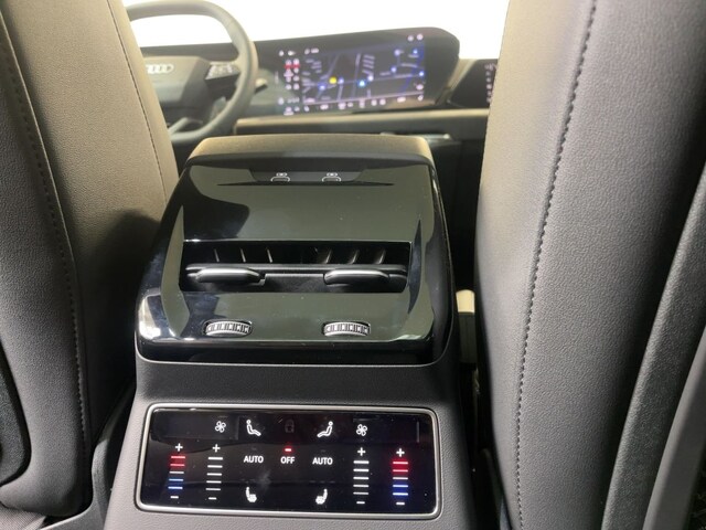 Audi A6 Avant Quattro S-Tronic