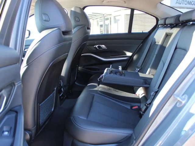 BMW 330 330i Sedan xDrive