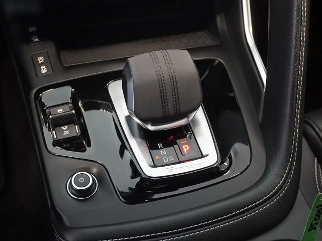 Jaguar E-Pace AWD P300e R-Dynamic SE