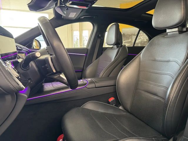 Mercedes-Benz E 220 AMG Line E 220 d Sedan