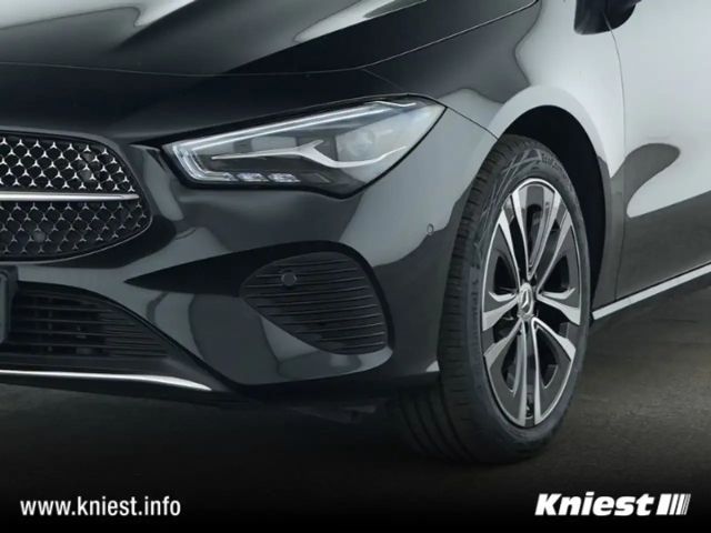 Mercedes-Benz CLA 200 Progressive Sedan