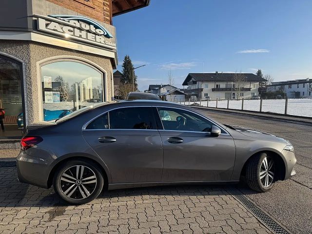 Mercedes-Benz A 180 A 180 d