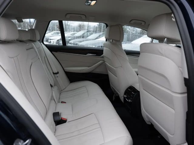 BMW 530 530d Luxury Line Touring xDrive