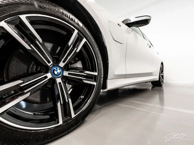 BMW 320 320e M-Sport xDrive