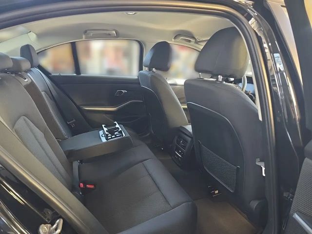 BMW 330 330e Sedan