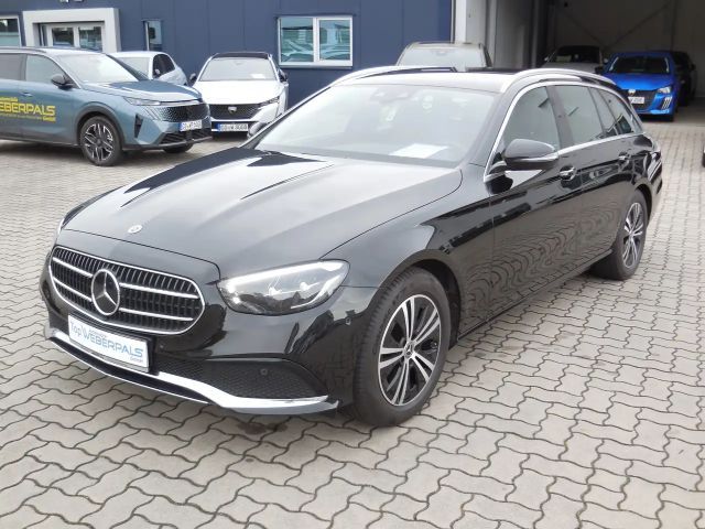 Mercedes-Benz E 220 E 220 d