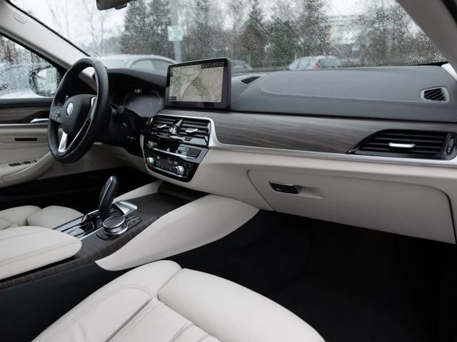 BMW 530 530d Luxury Line Touring xDrive