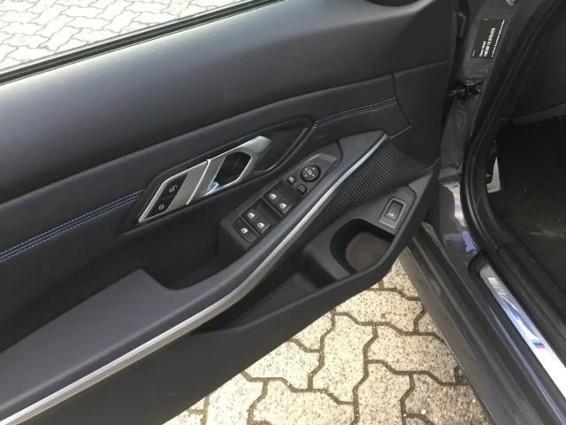 BMW 330 330i Sedan xDrive