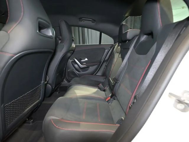 Mercedes-Benz CLA 200 AMG Line Coupé