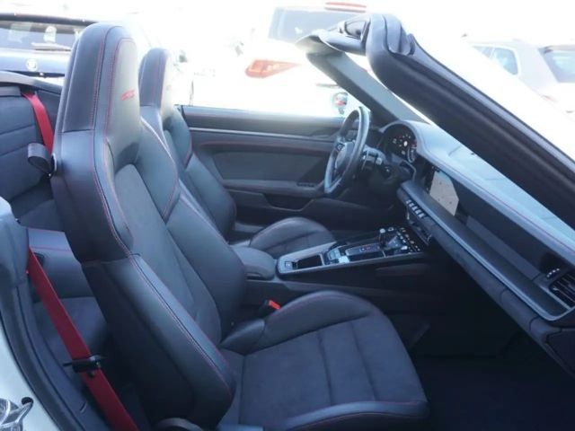 Porsche 911 Cabrio Carrera GTS