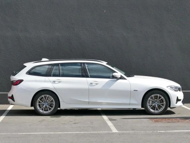 BMW 330 330e Touring xDrive