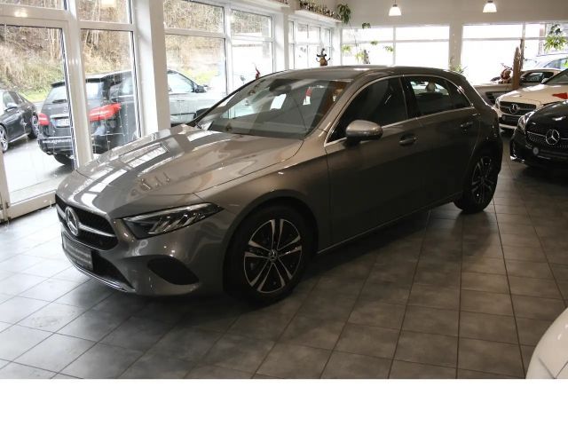 Mercedes-Benz A 180 Progres. Advanced *DISTRONIC*Volldigit.Display