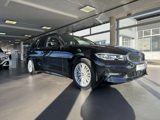 BMW 330 330e M-Sport Touring xDrive
