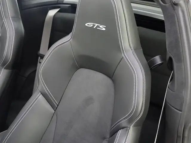 Porsche 992 4 Cabrio GTS Targa
