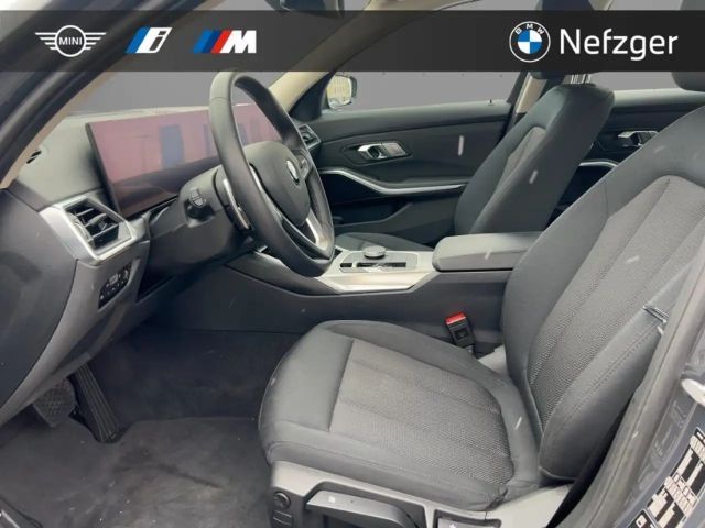 BMW 320 320i Sedan xDrive