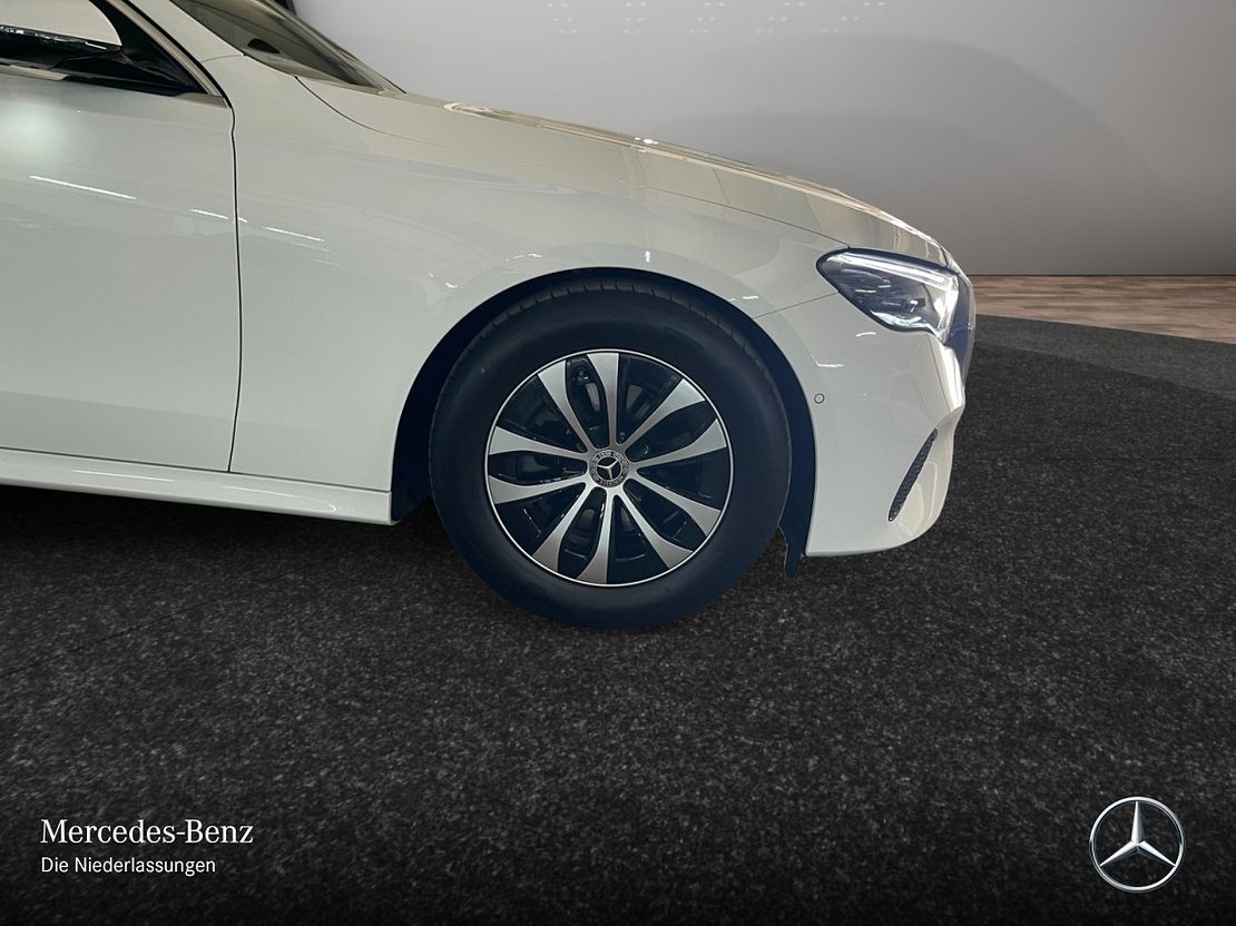 Mercedes-Benz E 200 AVANTGARDE Sedan