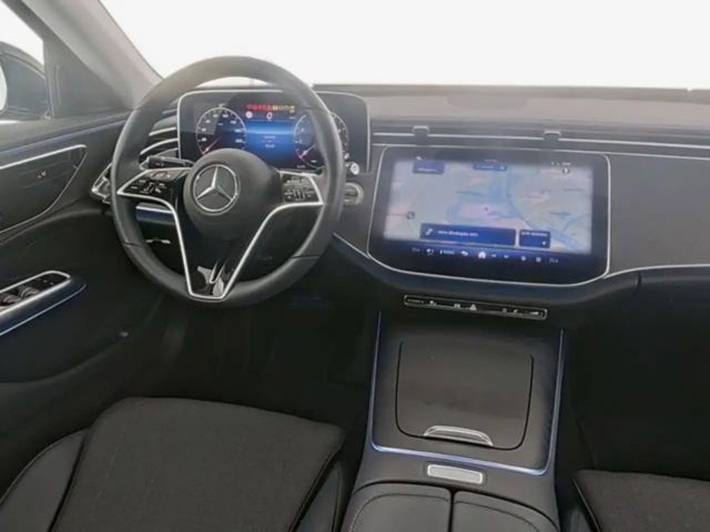 Mercedes-Benz E 200 Sedan