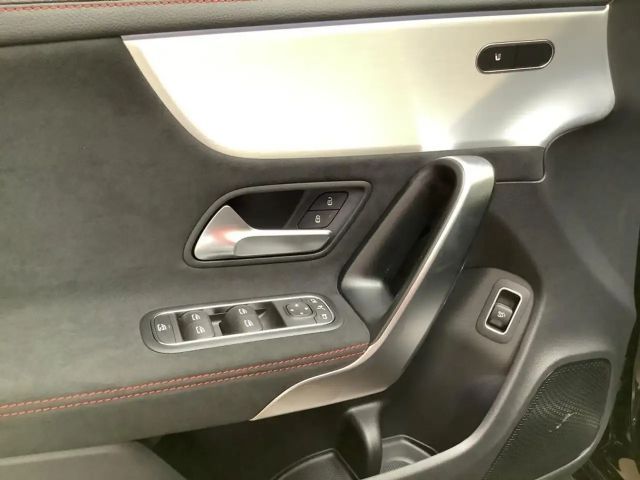 Mercedes-Benz CLA 200 AMG Line Coupé