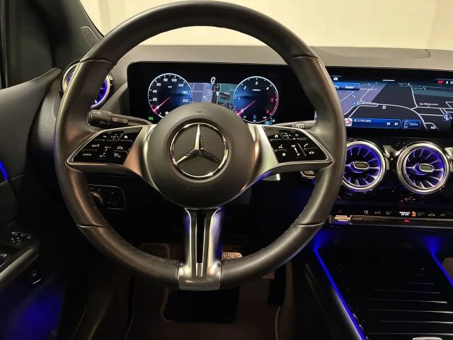 Mercedes-Benz B 180 B 180 d Sedan