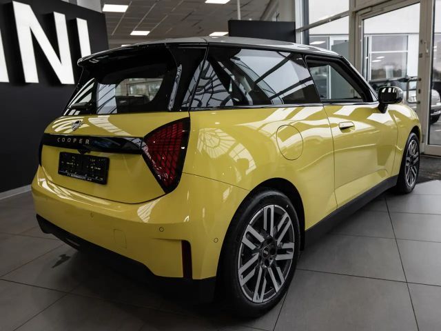 MINI Cooper E Classic Trim HUD LED PDC KEYLESS