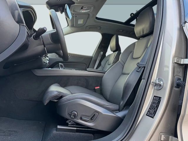 Volvo XC60 Dark Plus T6