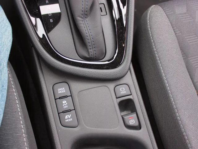 Toyota Yaris Hatchback Hybride Team D