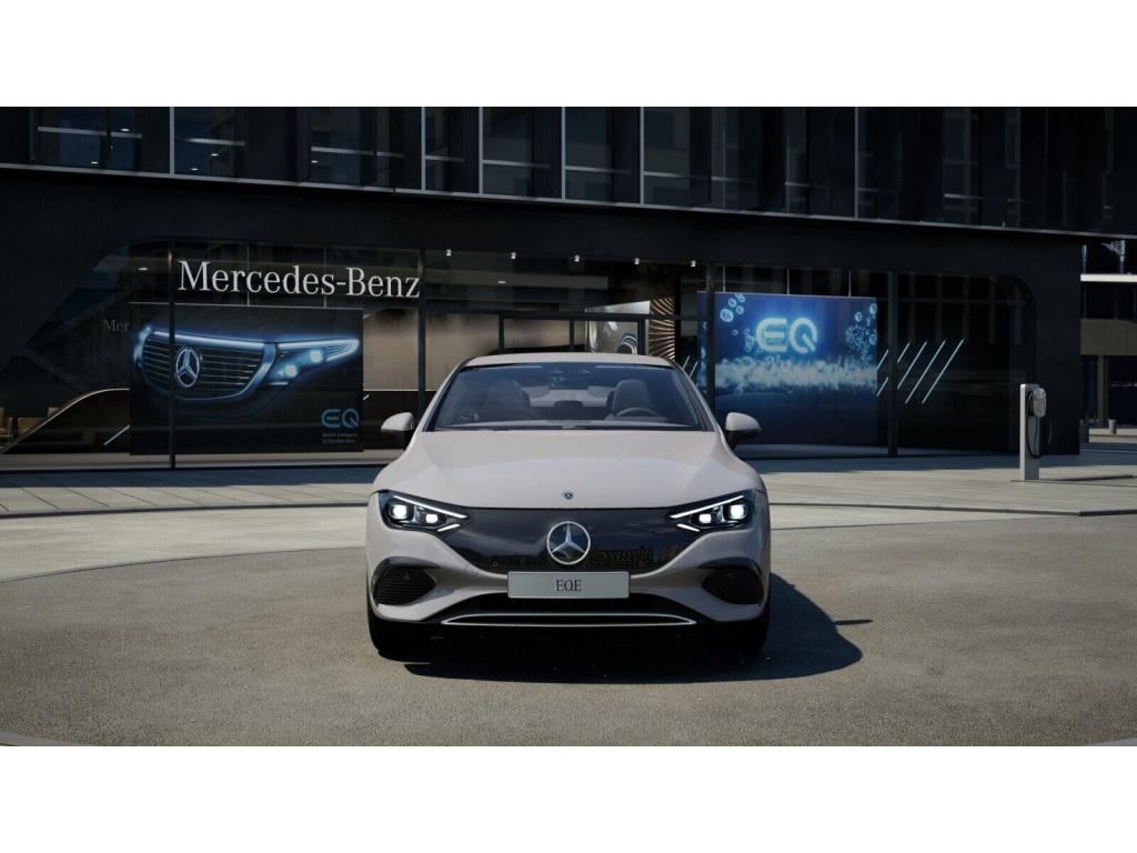 Mercedes-Benz EQE 300 Sedan