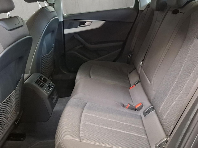 Audi A4 30 TDI S-Tronic Sedan