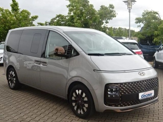 Hyundai Staria Signature