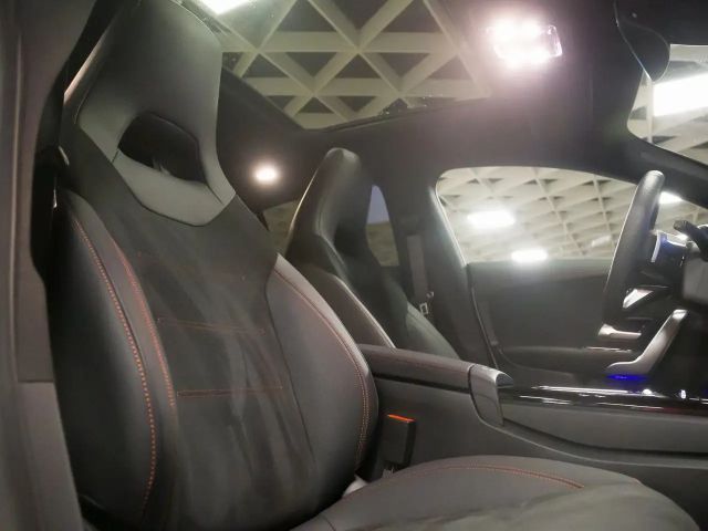 Mercedes-Benz CLA 200 AMG Line