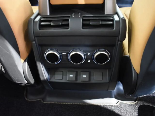 Land Rover Defender 110