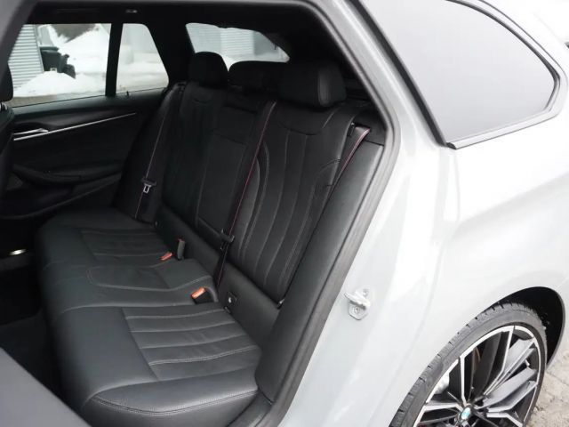 BMW 540 540d M-Sport Touring xDrive