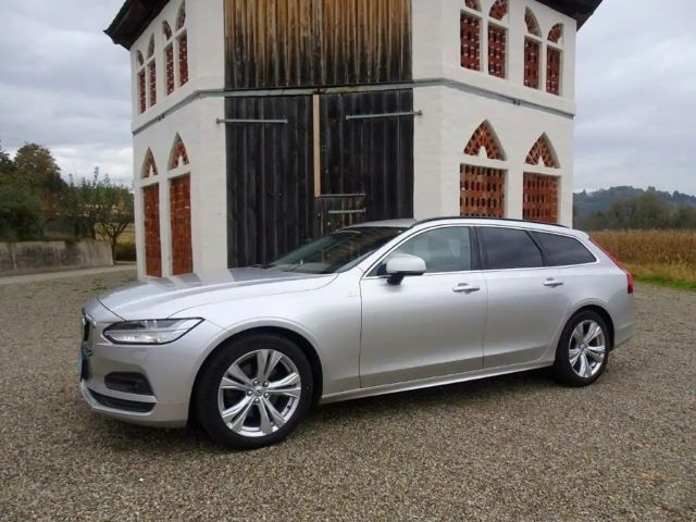 Volvo V90 Momentum