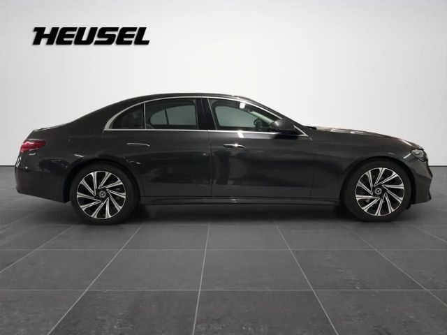 Mercedes-Benz E 200 AVANTGARDE Sedan