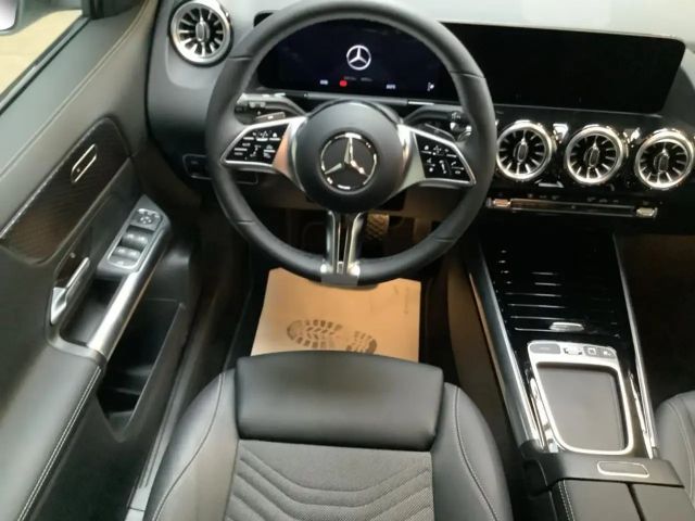 Mercedes-Benz GLA 200 MBUX+MBeam+Night+Ambiente+Fahrassist+LED