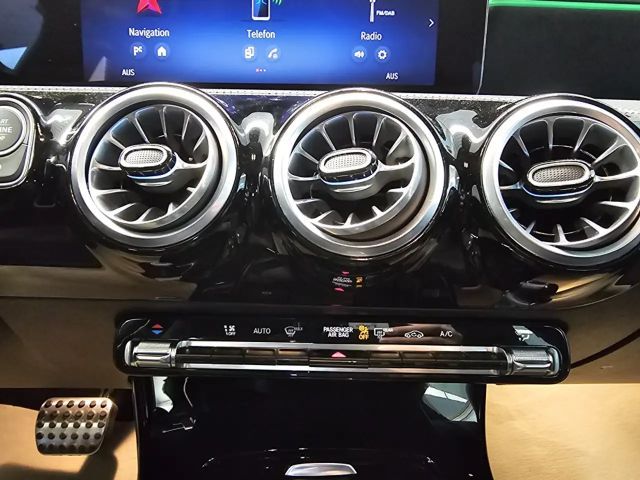 Mercedes-Benz CLA 180 AMG Line