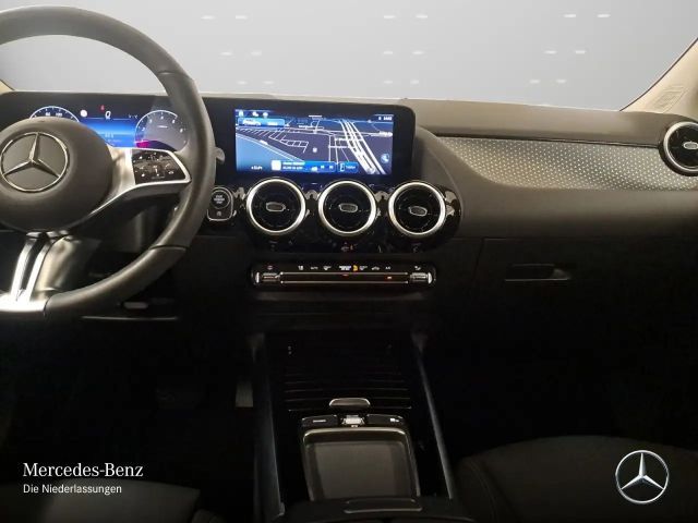 Mercedes-Benz B 220 4MATIC Progressive Sedan