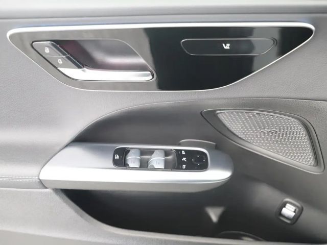 Mercedes-Benz C 180 AVANTGARDE Sedan